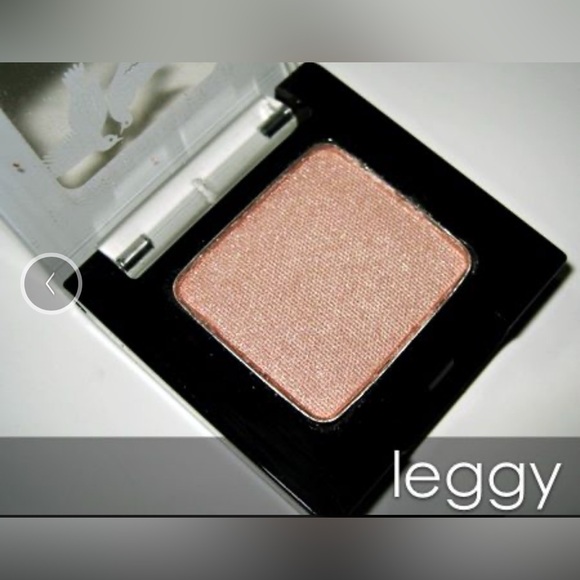 Benefit Velvet eyeshadow Leggy - Picture 4 of 5